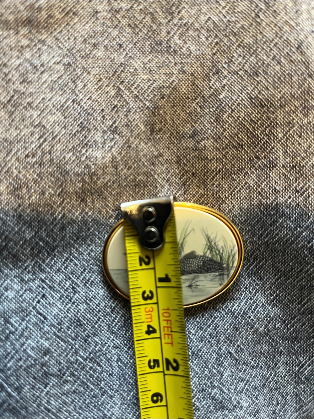 Barlow Gold Toned Oval Scrimshaw Loon Pin Brooch 1980s “Northern Song Loon” - Picture 4 of 4